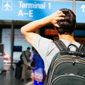 Zgubiony chłopak na lotnisku